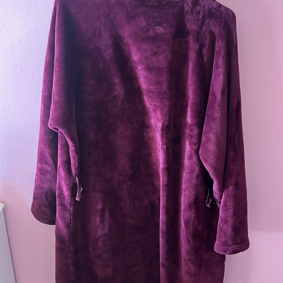 Victoria's secret purple furry robe size M/L - Picture 4 of 4